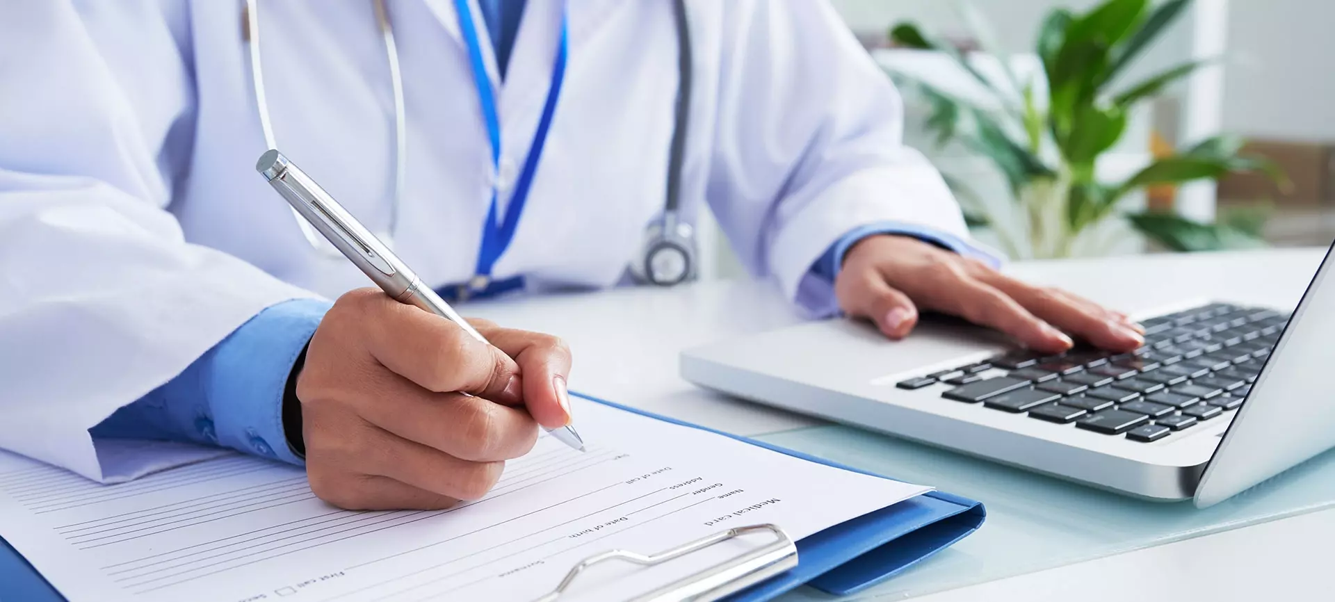 мужчина и компьютер